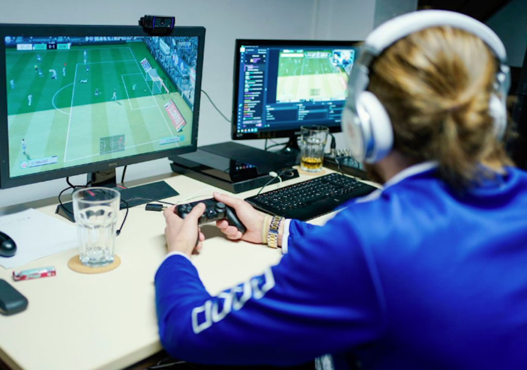 How To Play Online Football Gaming: Few Effective Strategies